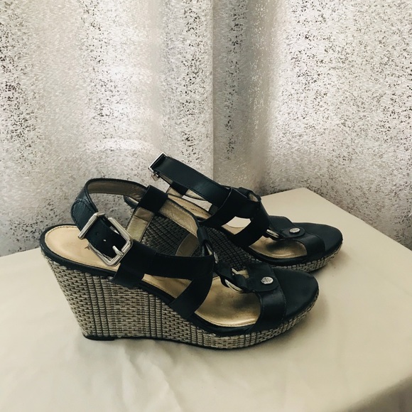 Sandals - Picture 2 of 2